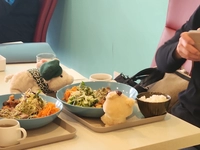 ぬいぐるみと繋がるトンキーズカフェ画像