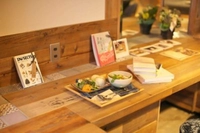本屋のとなり　喫茶わに画像
