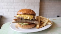 マンドリン ハンバーガーキッチン画像