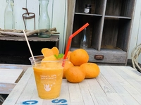 swan's cafe juice stand画像