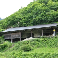 The rock-carved Buddhas of Saketate画像