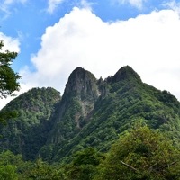 leaning mountain画像